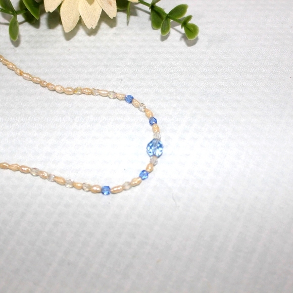 Handmade Women's Pearl & Beaded Necklace Handcrafted - Picture 4 of 9